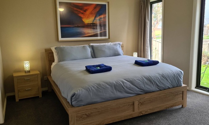 Sebastopol Casa | PIONEER ESCAPE with KING beds and KING single bunks