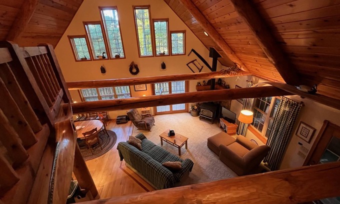 Hatfield Casa | Pioneer Lodge Log Cabin