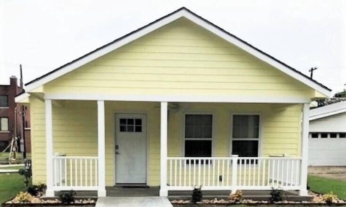 Pawhuska Casa | PIONEER VILLAGE-GOLDENROD CABIN