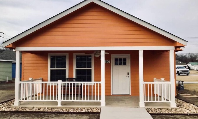 Pawhuska Casa | PIONEER VILLAGE-RED DIRT CABIN