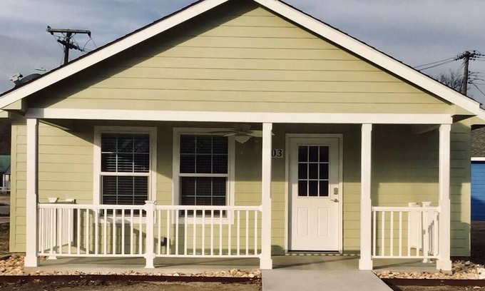 Pawhuska Casa | PIONEER VILLAGE-SAGE CABIN