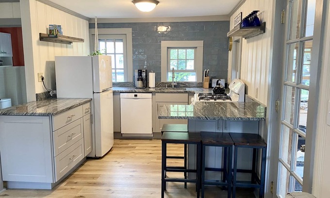 Barnstable County Cabaña | Piping Plover-A Classic Cape Cottage