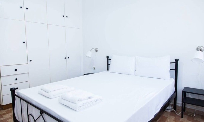 Keratsinion Apartamento | Piraeus 1 Bd Cosy Apt with Balcony