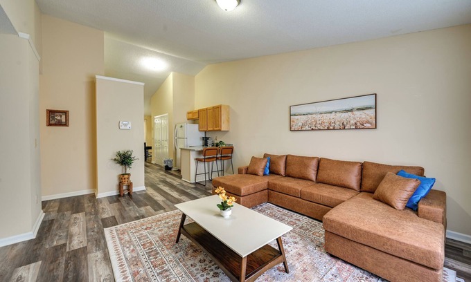 Greenville Casa | Pirate Game Day Base: Greenville Home Near Campus!