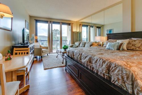 Fort Walton Beach Hotel | Pirates Bay A204
