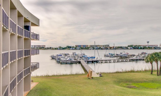Fort Walton Beach Hotel | Pirates Bay A307