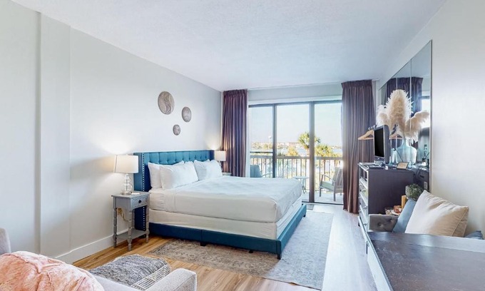 Fort Walton Beach Hotel | Pirates Bay A309