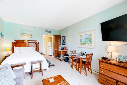 Fort Walton Beach Hotel | Pirates Bay B207