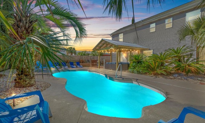 El Centro Beach Casa | Pirates Cove - Private Pool, Seasonal Hot Tub, Game Room, Close to Beach, Pets OK