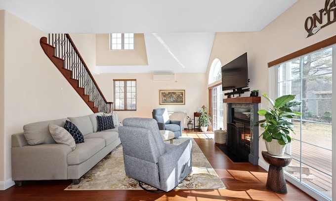Manchester Casa | Piscataqua River Reservoir House - with King & Queen beds - Pet Friendly