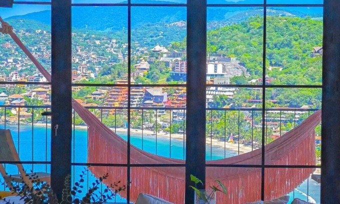 Cerro del Vigia Apartamento | PISCIS CONDOnDawn overlooking the most beautiful bay in Mexico.