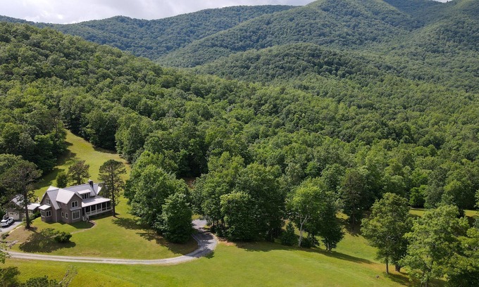 Balsam Grove Casa | Pisgah Forest Retreat: True mountain luxury with mountain views & hot tub!