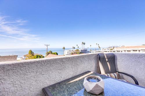 Motel District Apartamento | Pismo Beach Condo with Balcony Near Wineries!