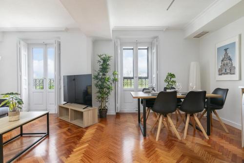 Recoletos Apartamento | Piso luminoso con balcones frente Parque Retiro