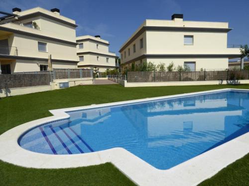 Llanca Apartamento | Piso moderno con terraza, jardín, piscina y WiFi, a 400m de la playa en Llançà - ES-228-137