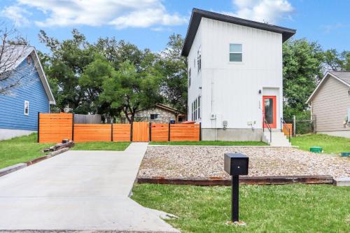 Canyon Lake Casa | Pitch Perfect
