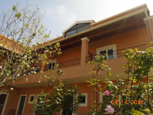 Roda Apartamento | Pitsinis Studios & Apartments