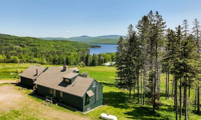 Pittsburg Casa | Pittsburg Vacation Rental w/ Lake & Mountain Views