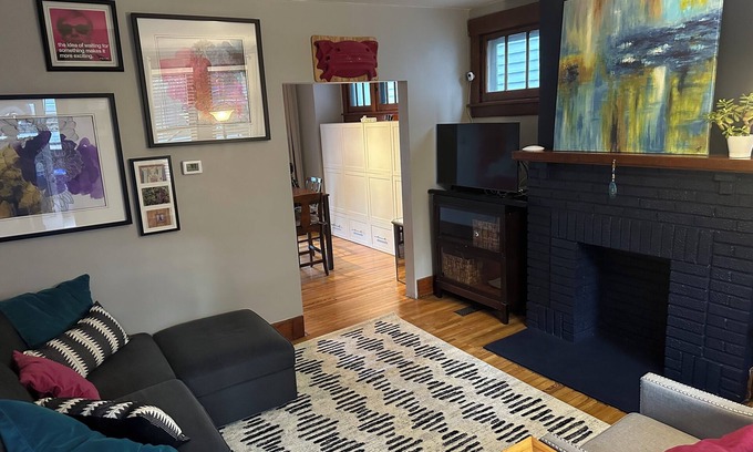 Pittsburgh Casa | Pittsburgh city views close to all, cozy & bright 1BR - King + Dedicated Office