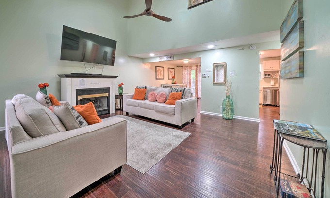 Brookline Casa | Pittsburgh Home w/ Deck & Grill, 5 Mi to Dtwn!