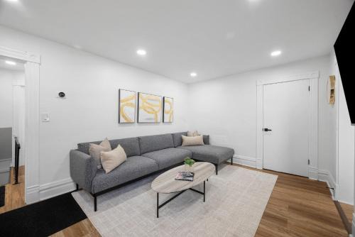 Millvale Apartamento | Pittsburgh Millvale Modern 4 Bedroom Apartment with Parking
