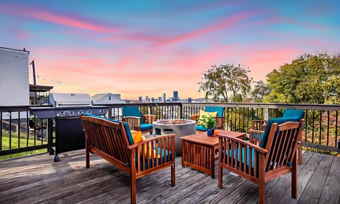South Side Slopes Casa | Pittsburgh Pad 4BR - Double balconies with SKYLINE VIEWS, Parking, GAME ROOM!
