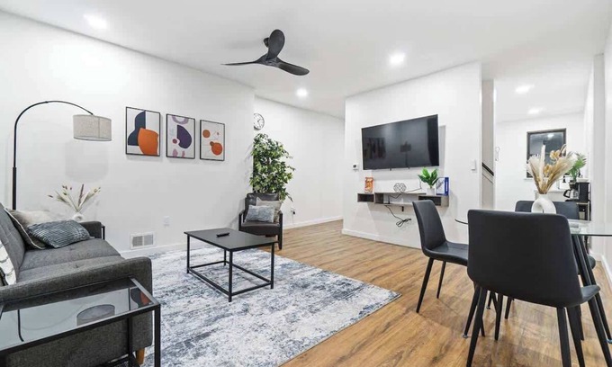 Mexican War Streets Casa | North Shore House: Close to Stadium, Mexican War Streets Area