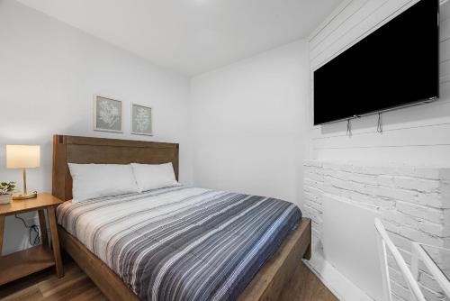 Shadyside Casa | Pittsburgh Shadyside 1B Cozy and Stylish Private Bedroom with Shared Bathroom