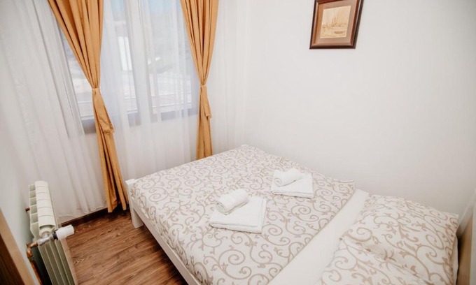 Pluzine Casa | Piva lake