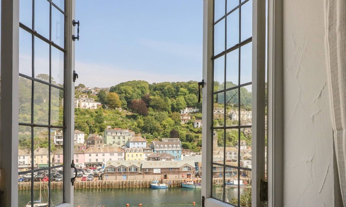 West Looe Cabaña | PIXIE COTTAGE, pet friendly, character holiday cottage in Looe