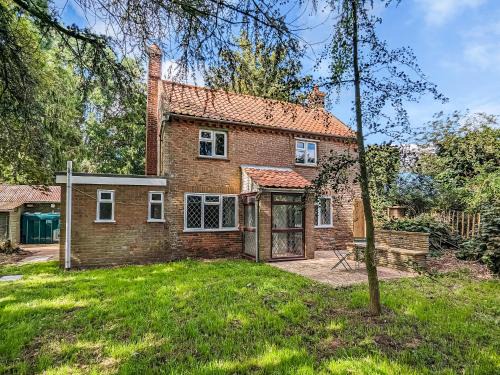 Irstead Casa | Pixies Wood Cottage