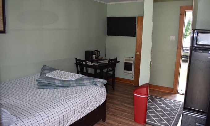 Greentown Apartamento | PL Motel Room #3 - Located at the Heart of Promised Land State Park