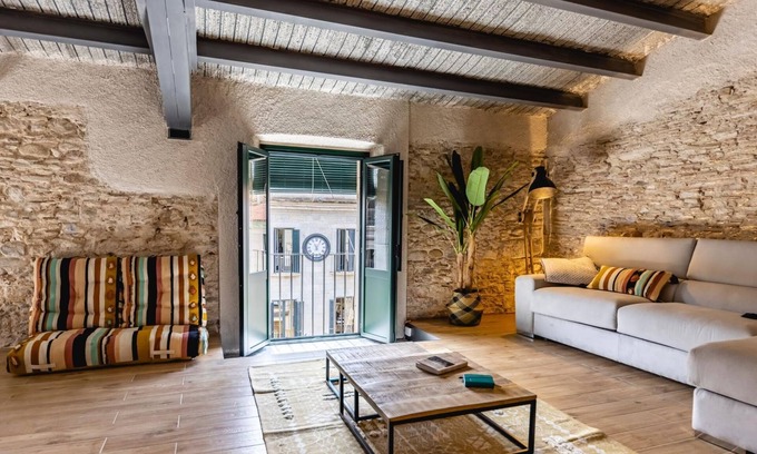 Centro histórico Apartamento | Plaça del Vi Ático - Apartamento en Girona | Bravissimo