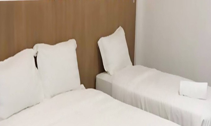 Batu Lintang Hotel | Place2Stay @ General Hospital