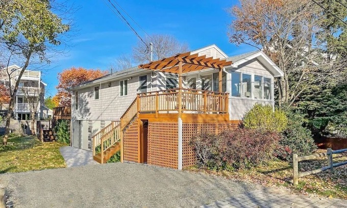 Byfield Casa | Plaice Cove Home Steps from the Ocean