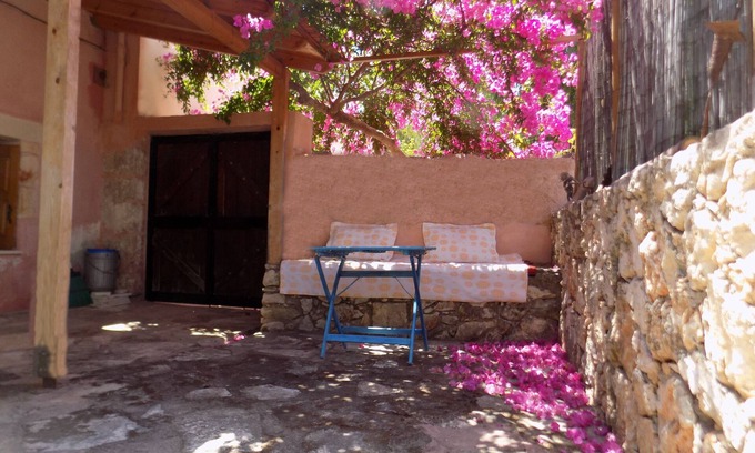 Plaka Cabaña | Plakoura, un lugar tranquilo y privado en la plaza del pueblo de Plaka con vista al mar