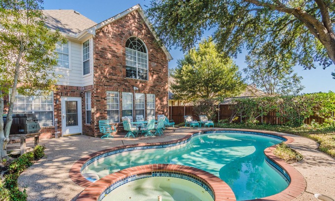 Plano Casa | Plano Family Getaway