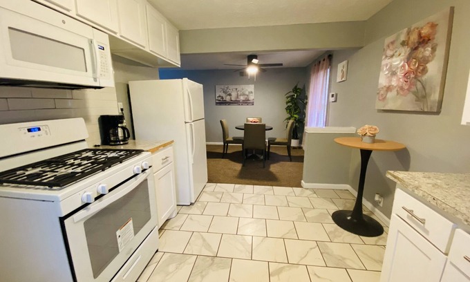 Central Oklahoma City Casa | Plant and Bloom 5 min to State Capital