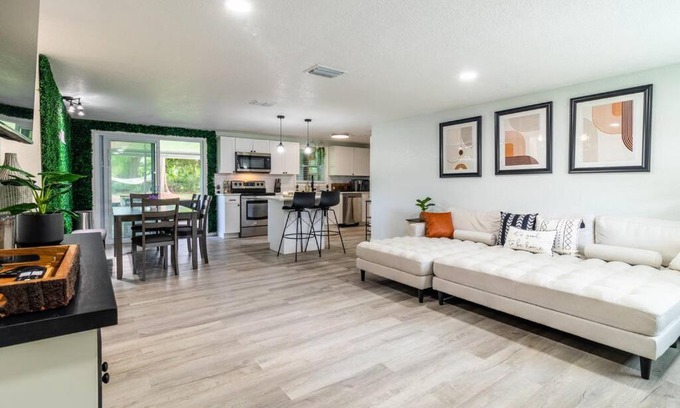 Plant City Casa | Plant City Modern Soho Farmhouse- Event Friendly