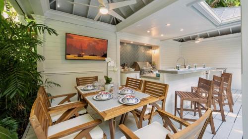 White St. Gallery Casa | Plantation Tropicale by Last Key Realty