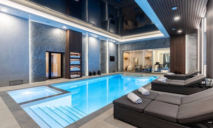 Rhos on Sea Casa | Plas y Mor is packed with jaw-dropping features that take luxury to the next level. Inside, you’ll find 13 beautifully designed bedrooms that sleep up to 34 guests, making it perfect for large groups or exclusive events.