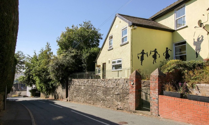Bishops Castle Casa | PLASAUDUON, pet friendly, with open fire in Bishop's Castle