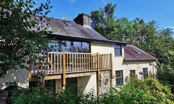 Pentrefelin Cabaña | Plasbach Cottage is the perfect family getaway in the Countryside.