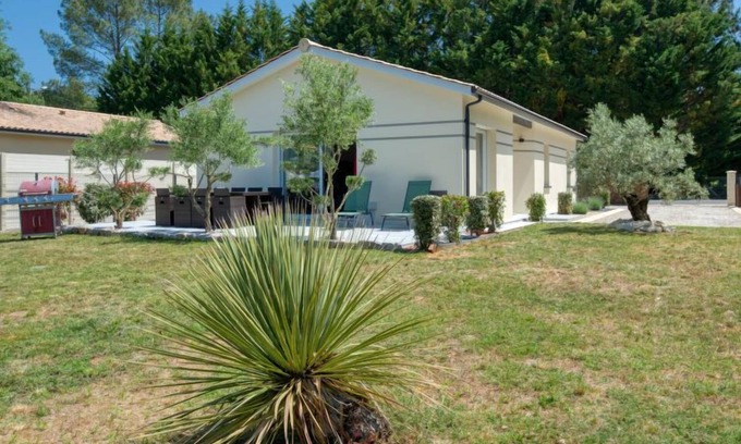 Lesparre-Medoc Casa | Plassan by Interhome