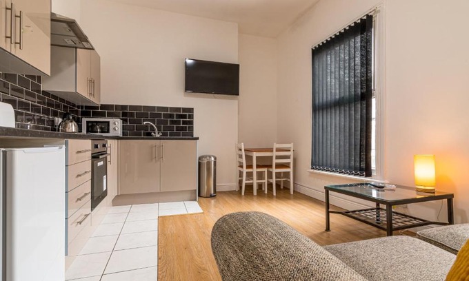 Hull Apartamento | PLATFORM Fishing Quarter Apartment 2 with Free Street Parking