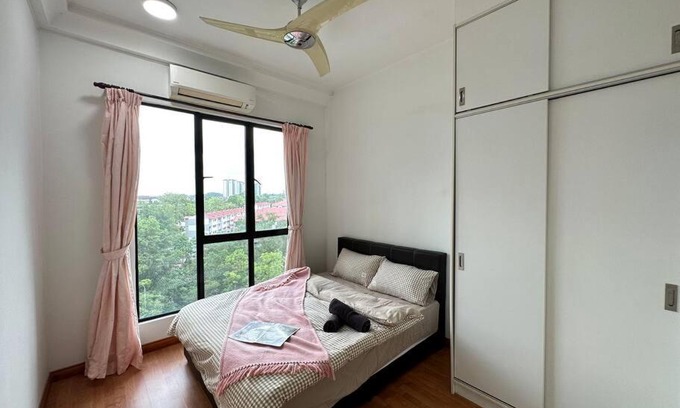 Taman Bukit Mewah Apartamento | Platino 2BR ParadigmMall Netflix By STAY