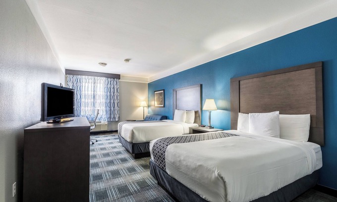 Webster Hotel | La Quinta Inn & Suites by Wyndham Houston/Clear Lake-NASA