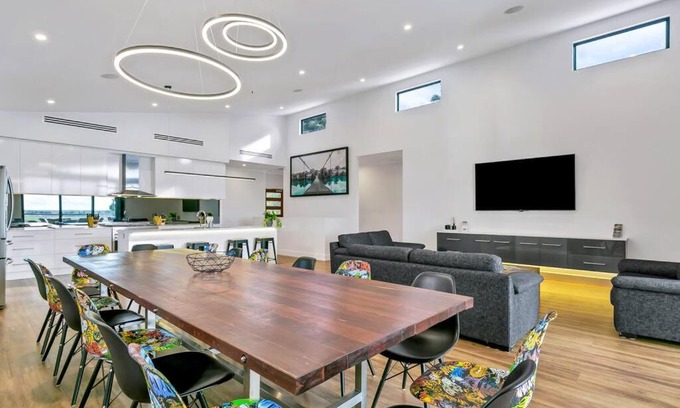 Seymour Casa | Platinum on Washpool