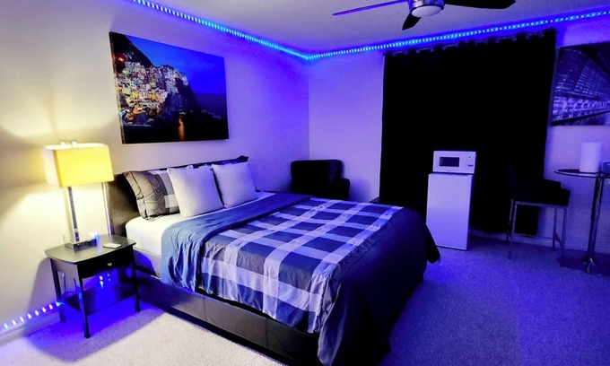 London Casa | Platinum Staycation Suite- Private Ensuite Bedroom with free parking