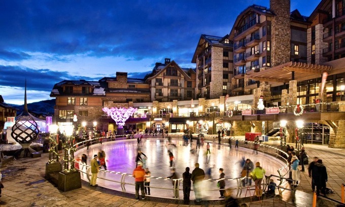 Vail Apartamento | Platinum Vail Solaris 3 Bedroom Vacation Rental Set at the Base of the Mountain Just Steps From the Gondola